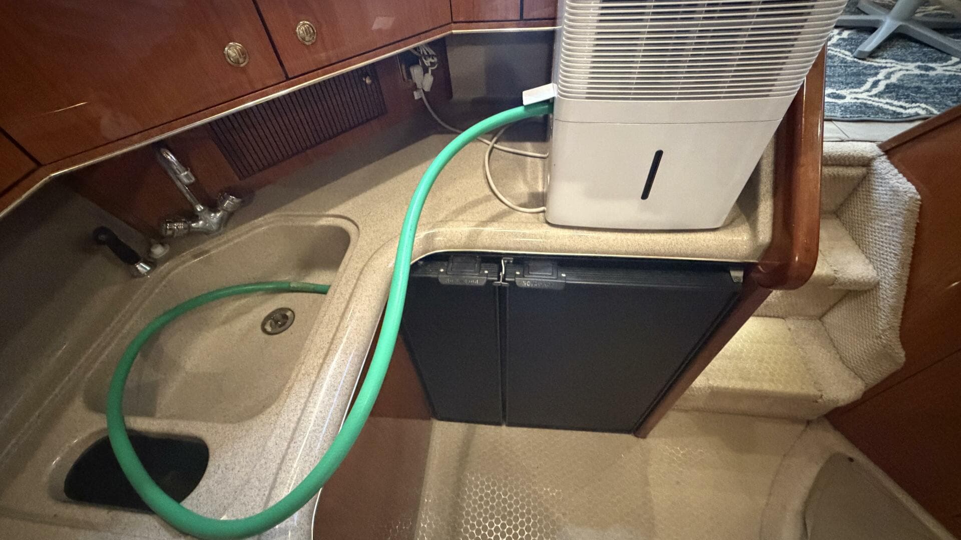 2000 Sea Ray 380 Aft Cabin — photo 28