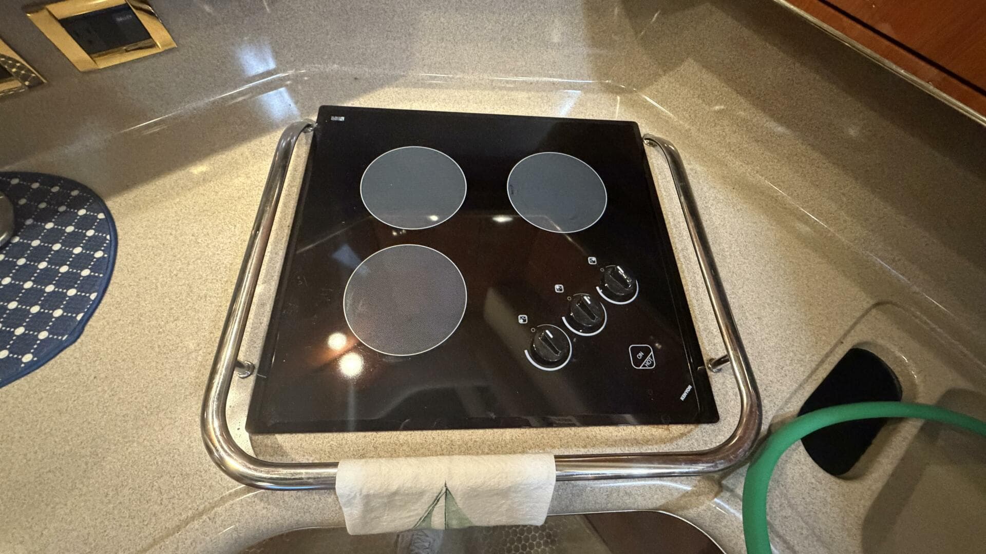 2000 Sea Ray 380 Aft Cabin — photo 29