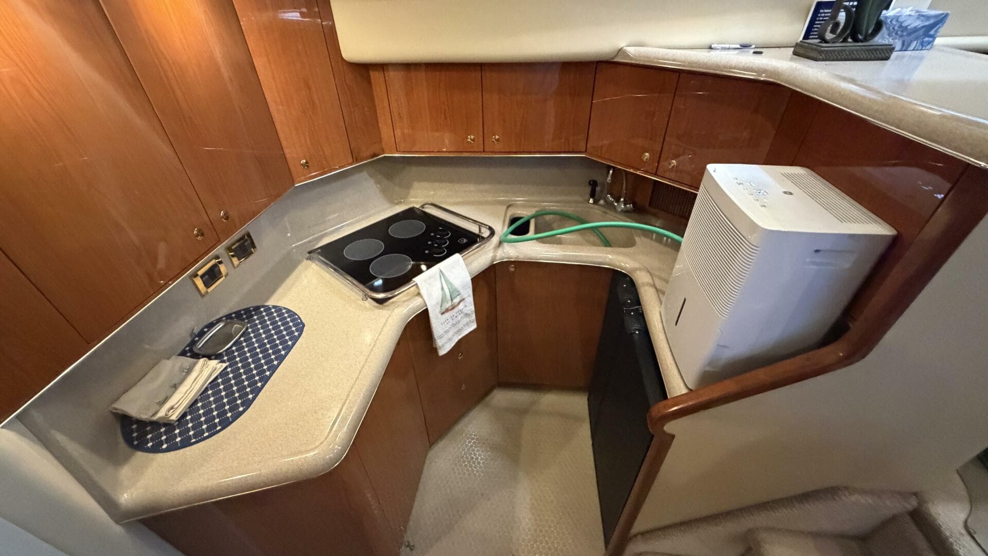 2000 Sea Ray 380 Aft Cabin — photo 27