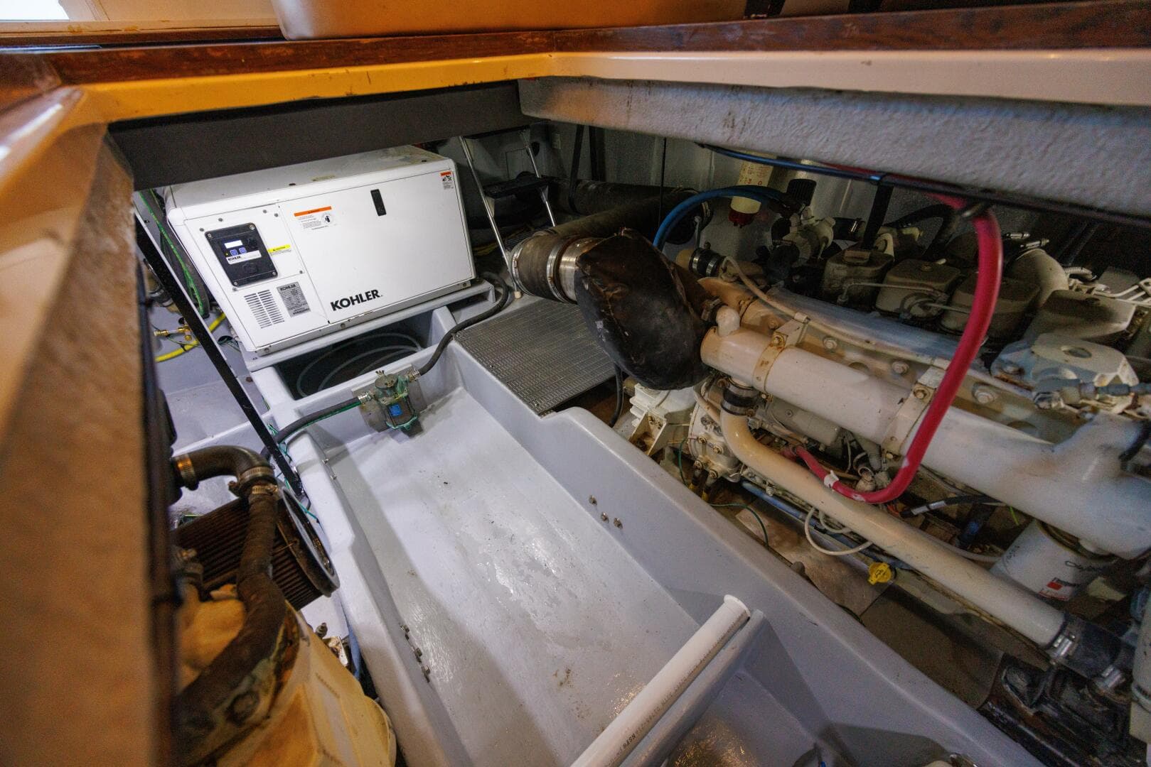 2004 Meridian 411 — photo 43