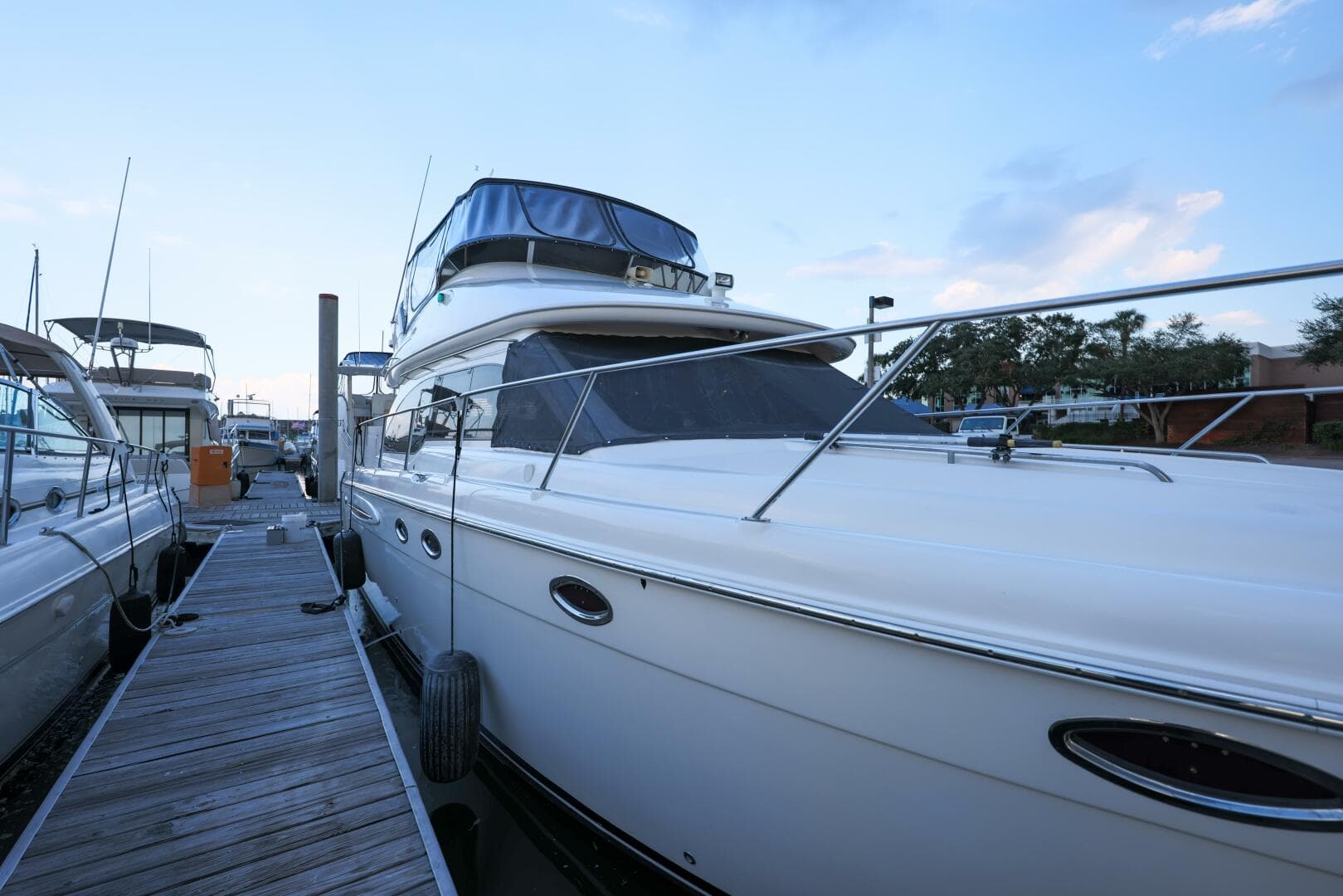 2004 Meridian 411 — photo 28