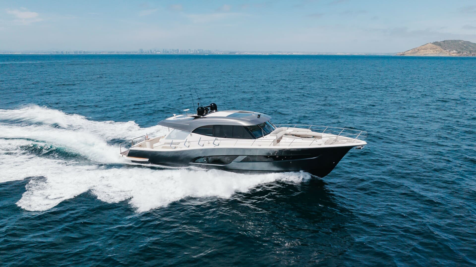 2023 Riviera 645 Suv — photo 1