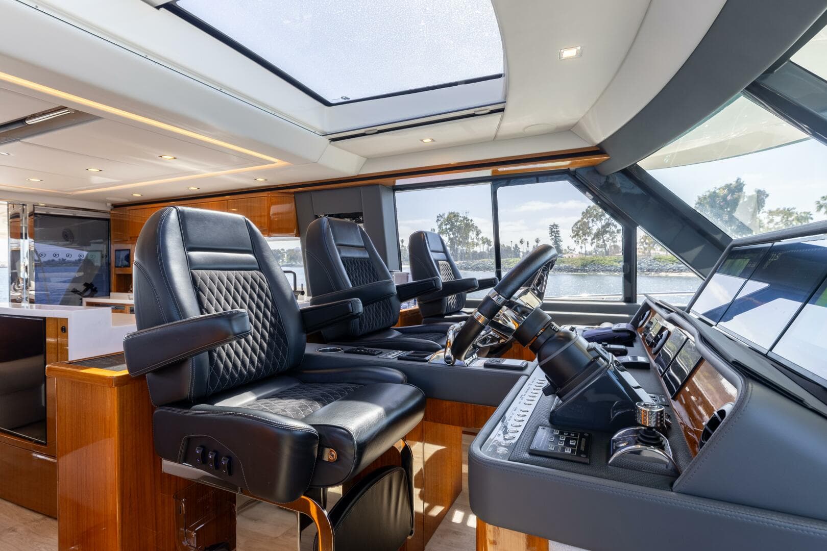 2023 Riviera 645 Suv — photo 12