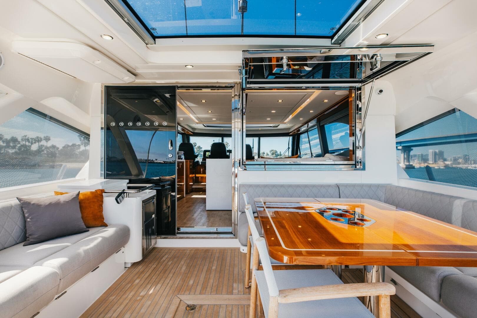 2023 Riviera 645 Suv — photo 7