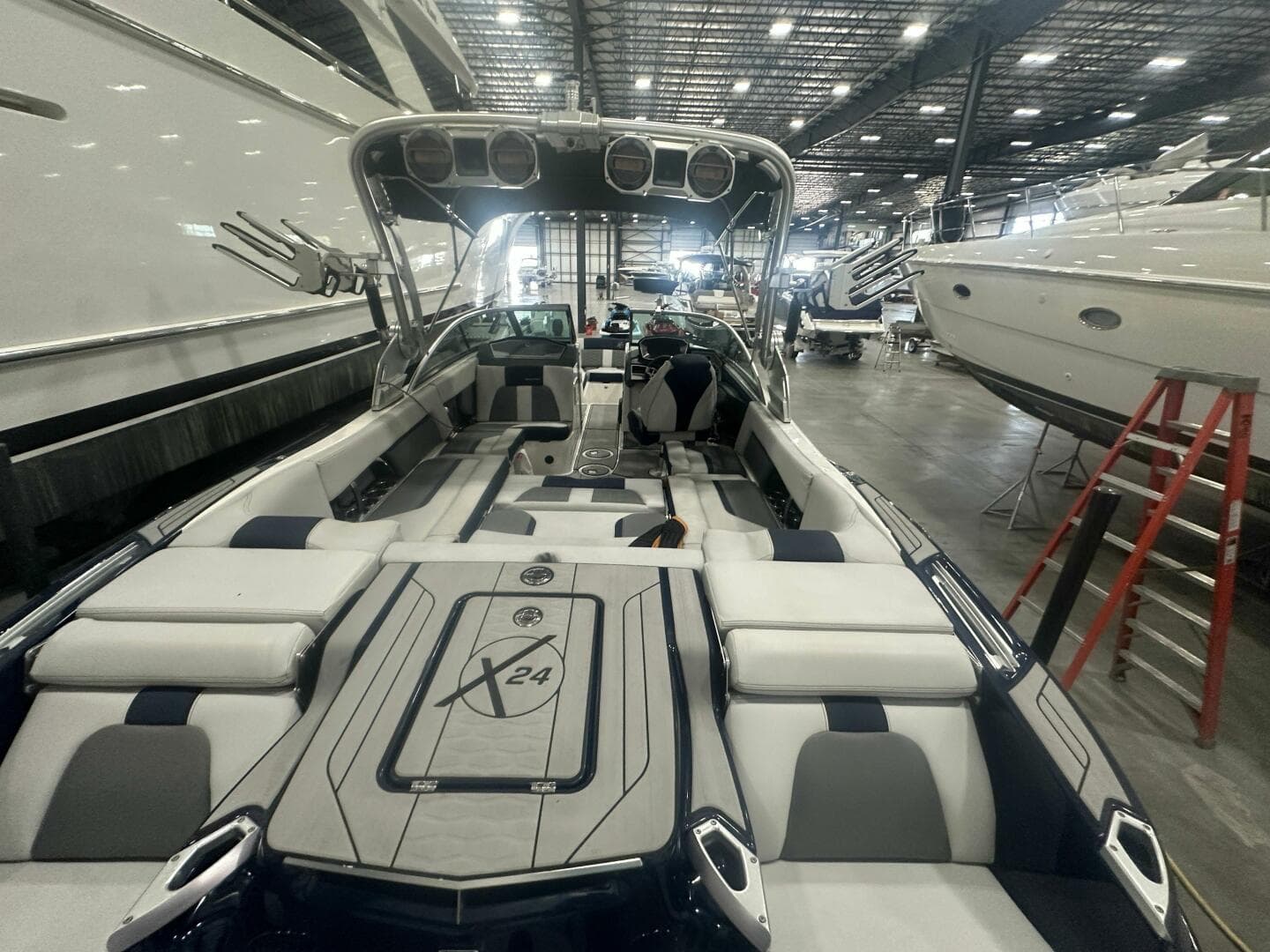 2019 Mastercraft X24 — photo 14