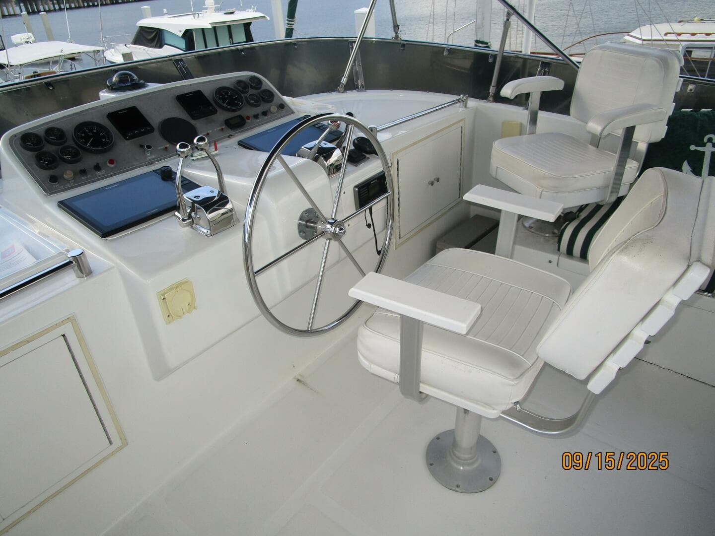 2000 Ocean Alexander 450 Classico — photo 19