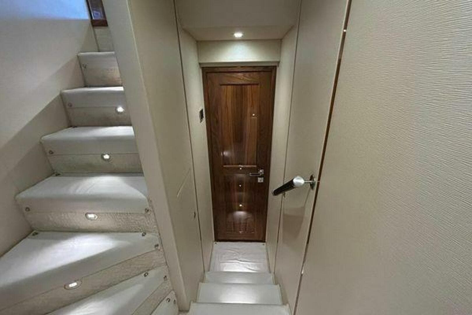 2019 Viking Motor Yacht — photo 27