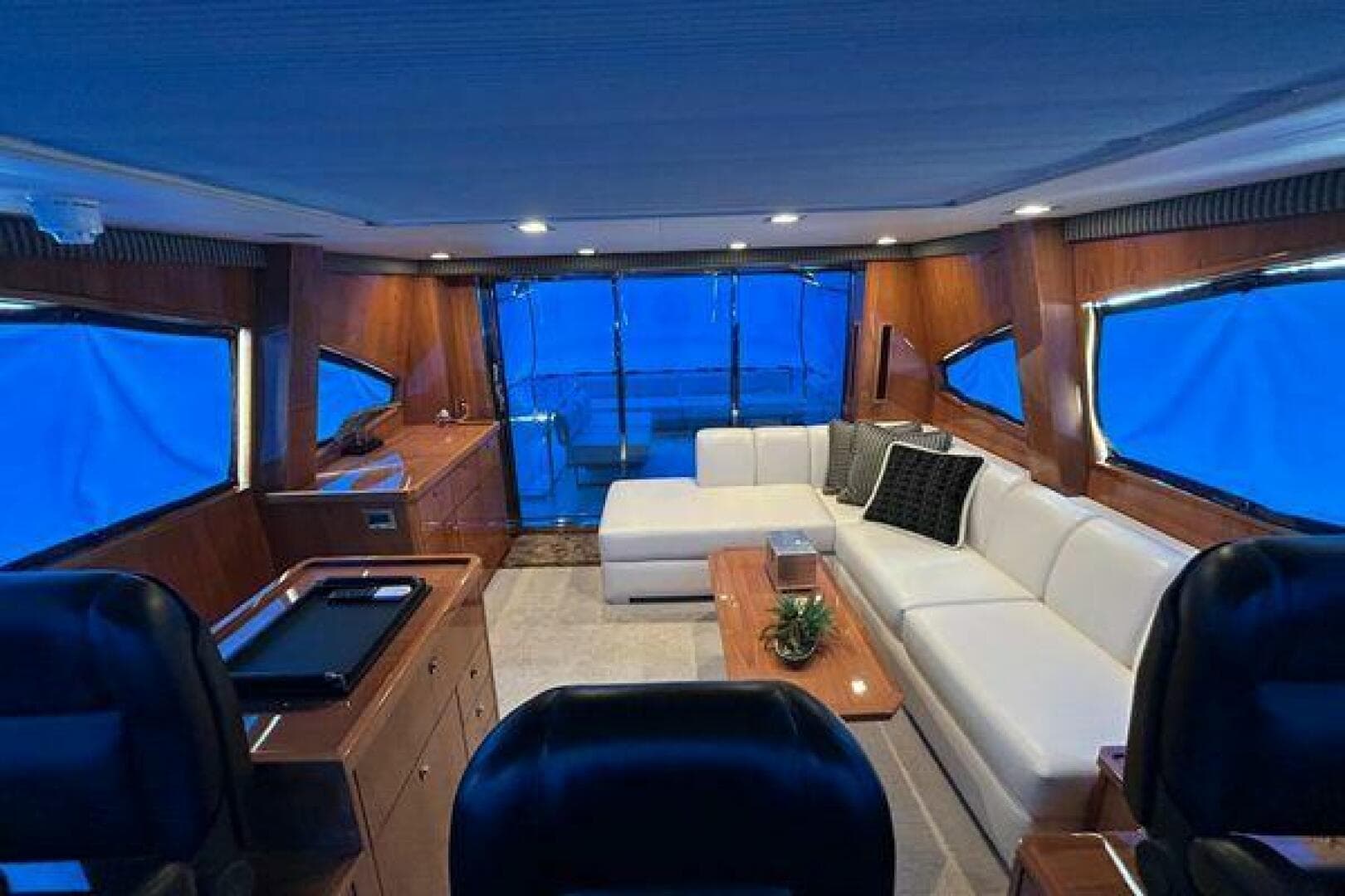 2019 Viking Motor Yacht — photo 44