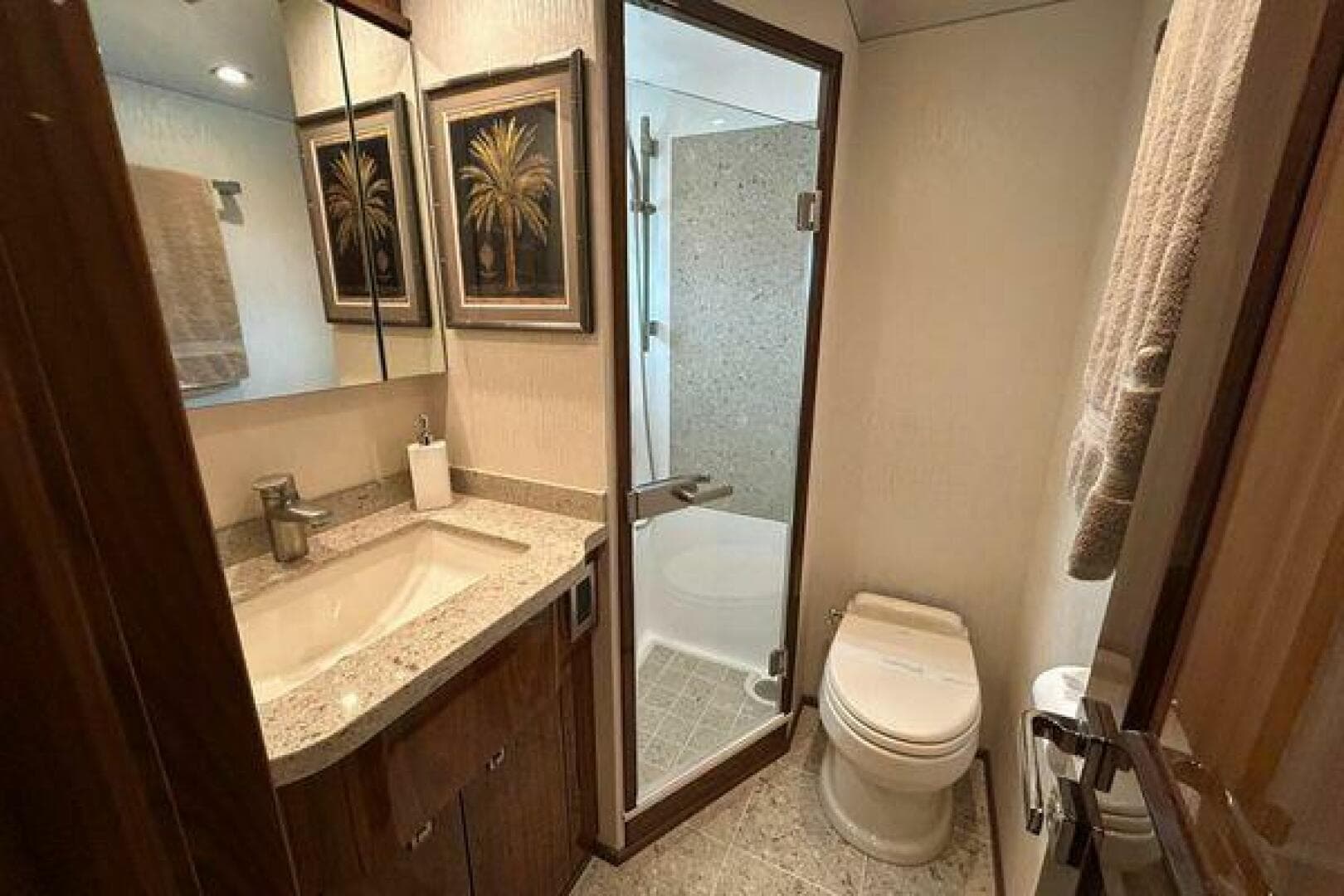 2019 Viking Motor Yacht — photo 41