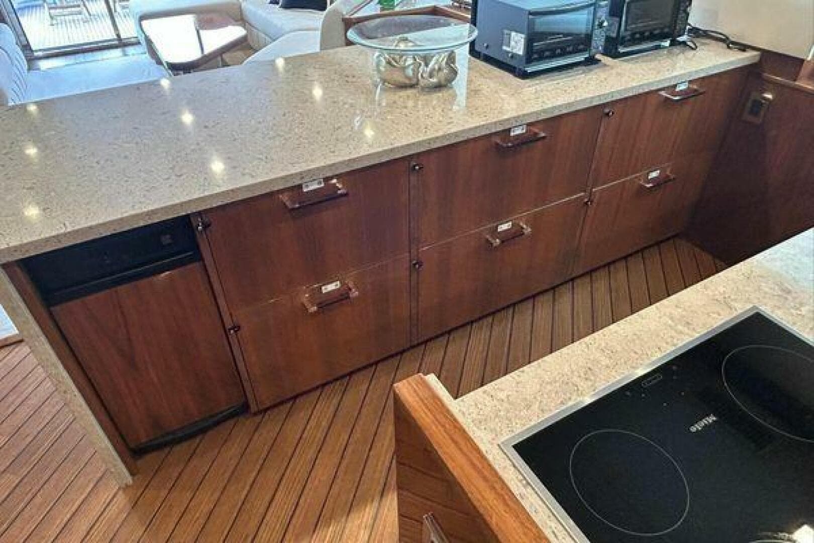 2019 Viking Motor Yacht — photo 15