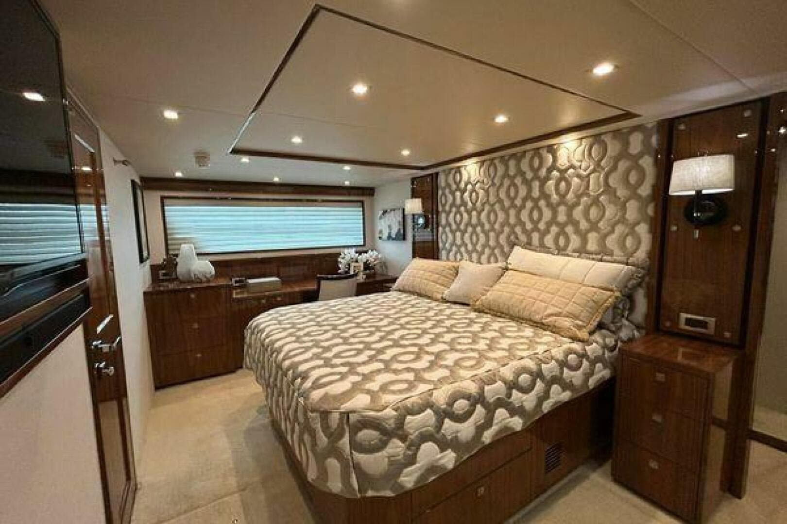 2019 Viking Motor Yacht — photo 21