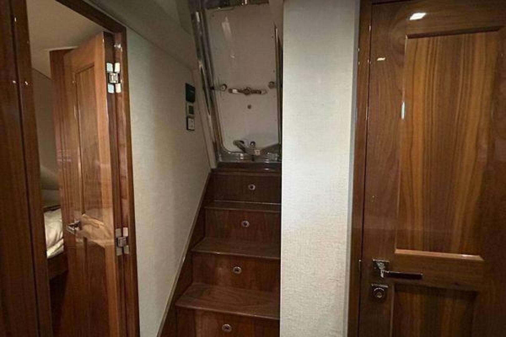 2019 Viking Motor Yacht — photo 59