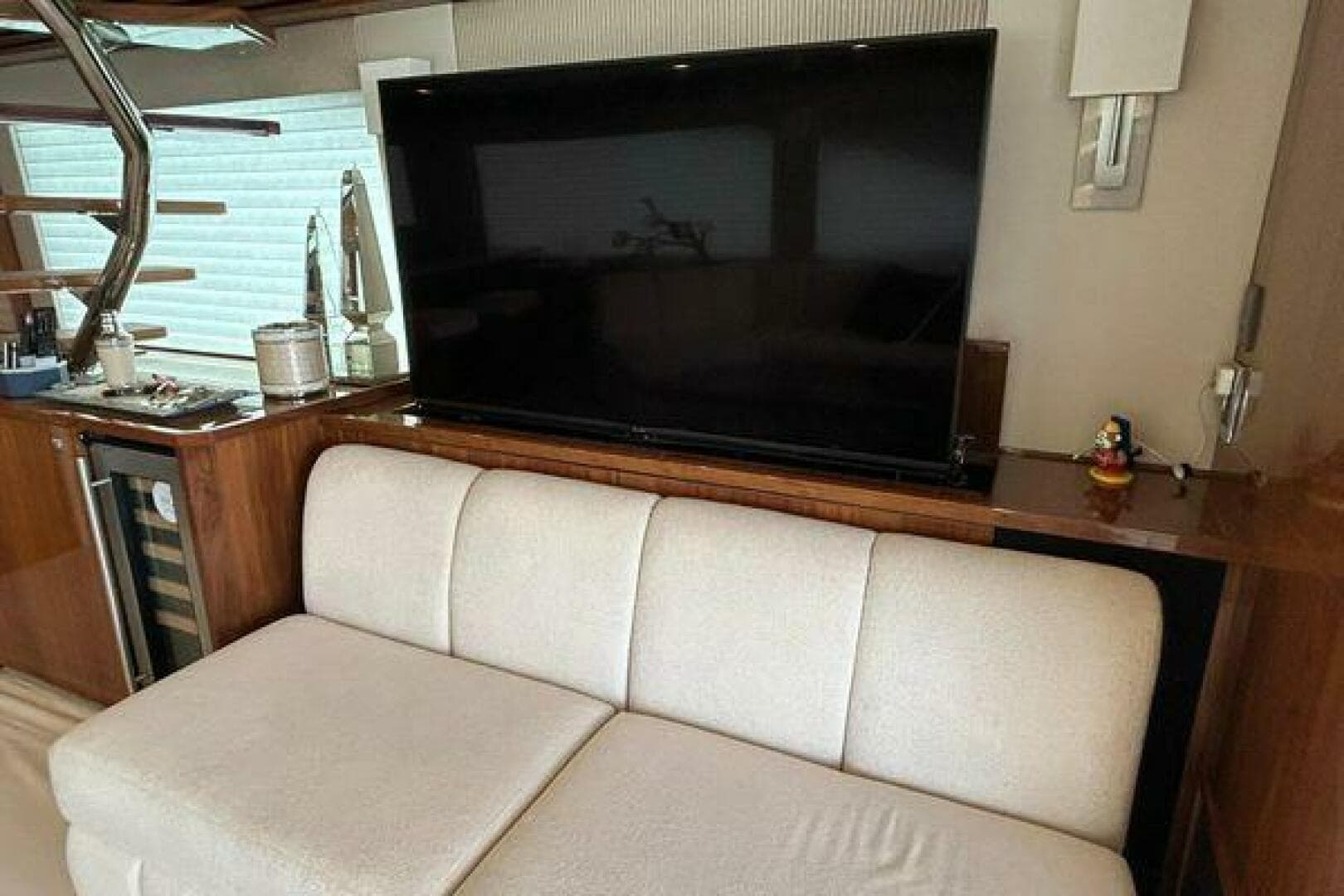 2019 Viking Motor Yacht — photo 11