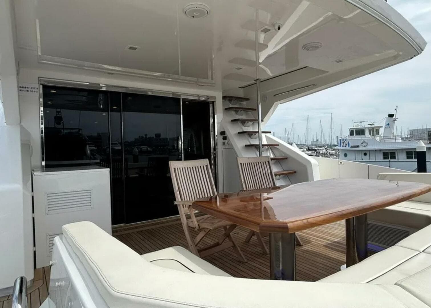 2019 Viking Motor Yacht — photo 4