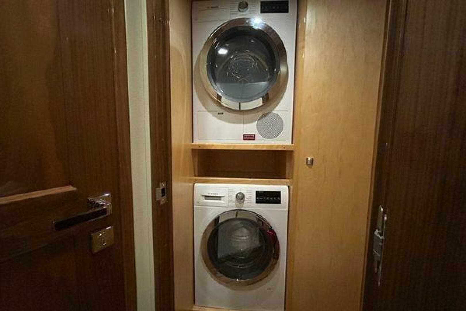 2019 Viking Motor Yacht — photo 63