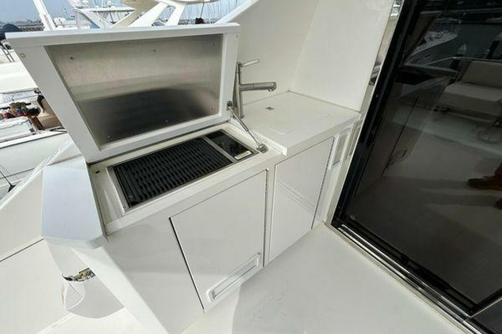 2019 Viking Motor Yacht — photo 53