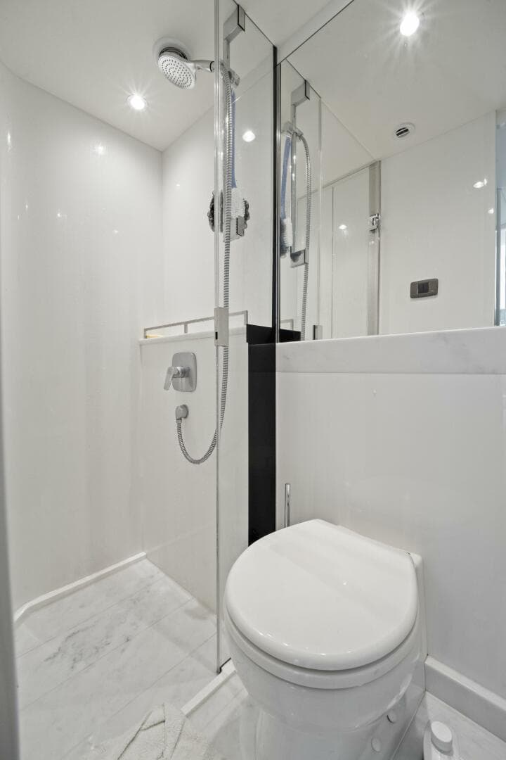 2025 Princess Y95 — photo 73