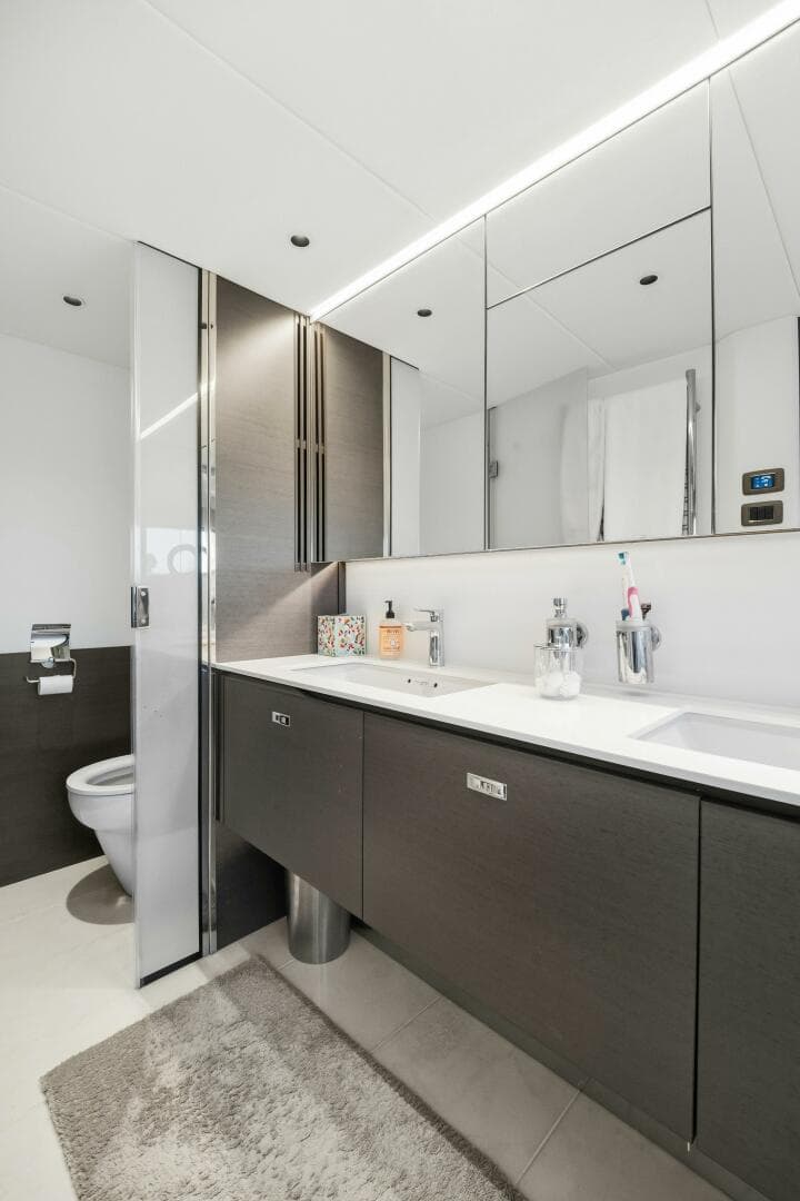 2025 Princess Y95 — photo 43