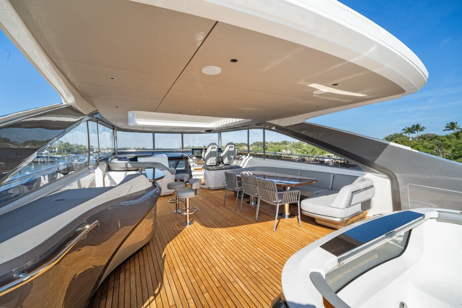 2025 Princess Y95 — photo 12