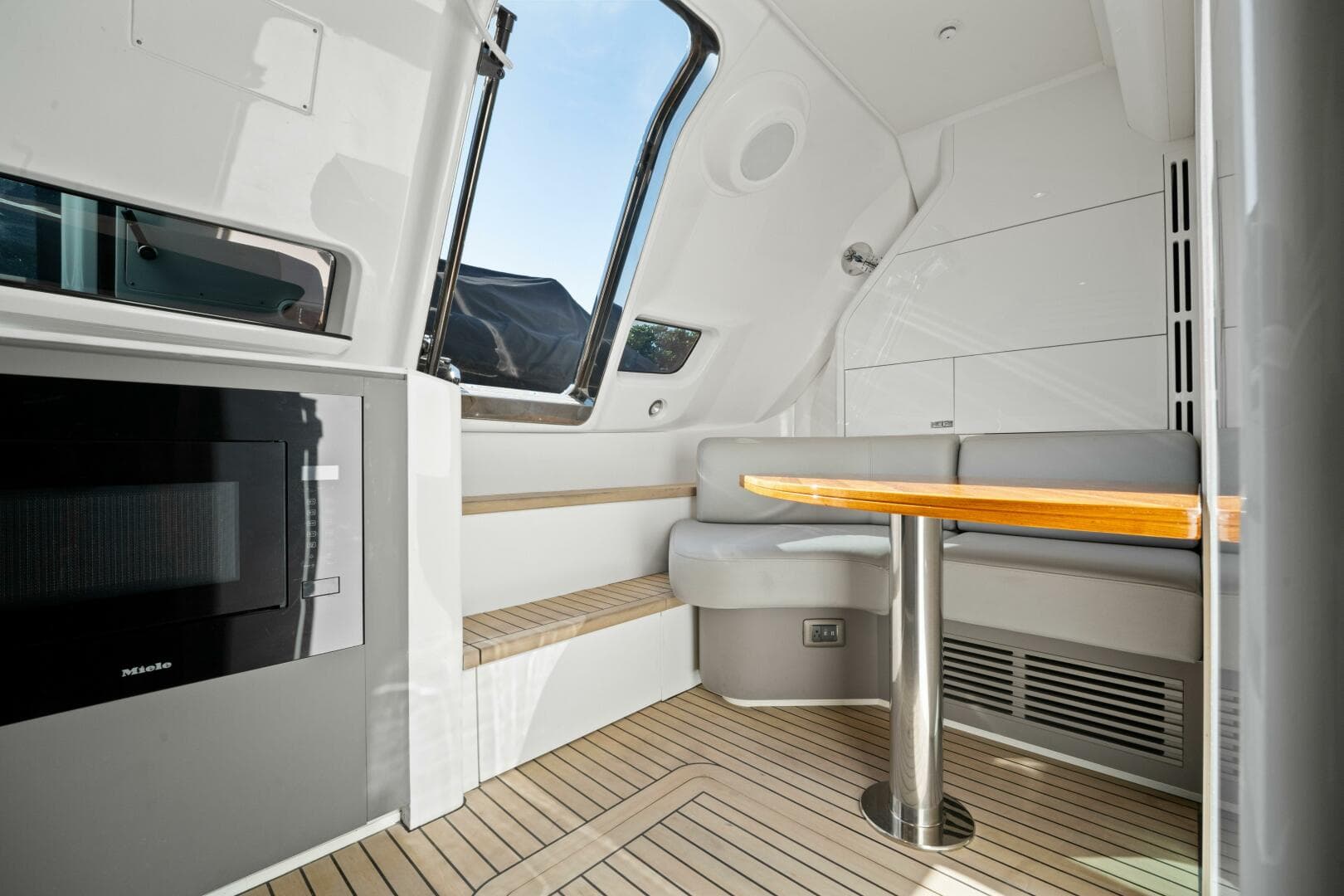 2025 Princess Y95 — photo 68