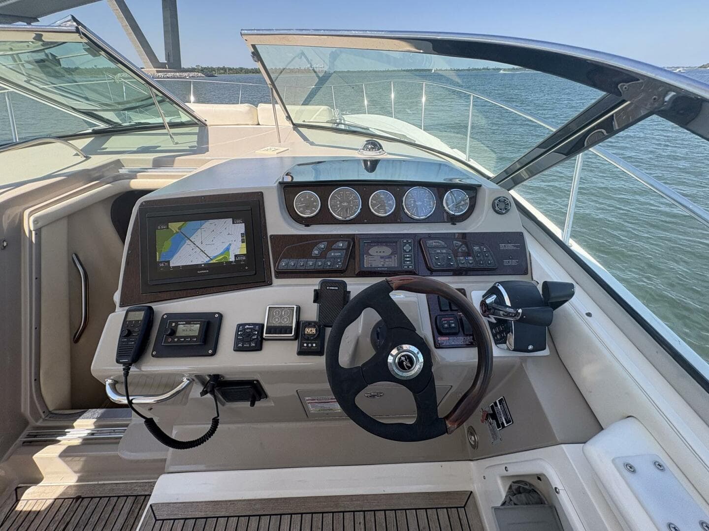 2009 Sea Ray 350 Sundancer — photo 19