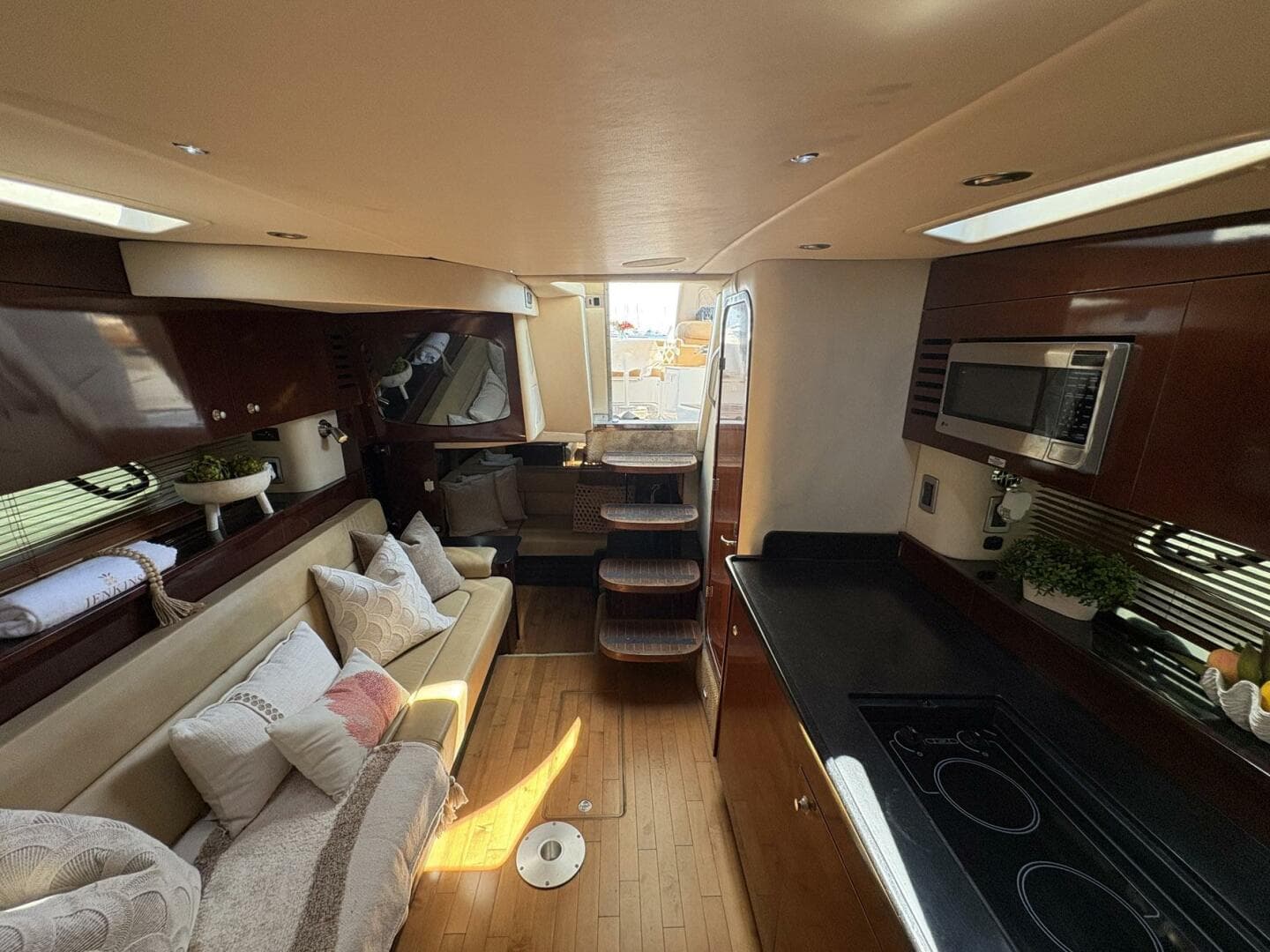 2009 Sea Ray 350 Sundancer — photo 31