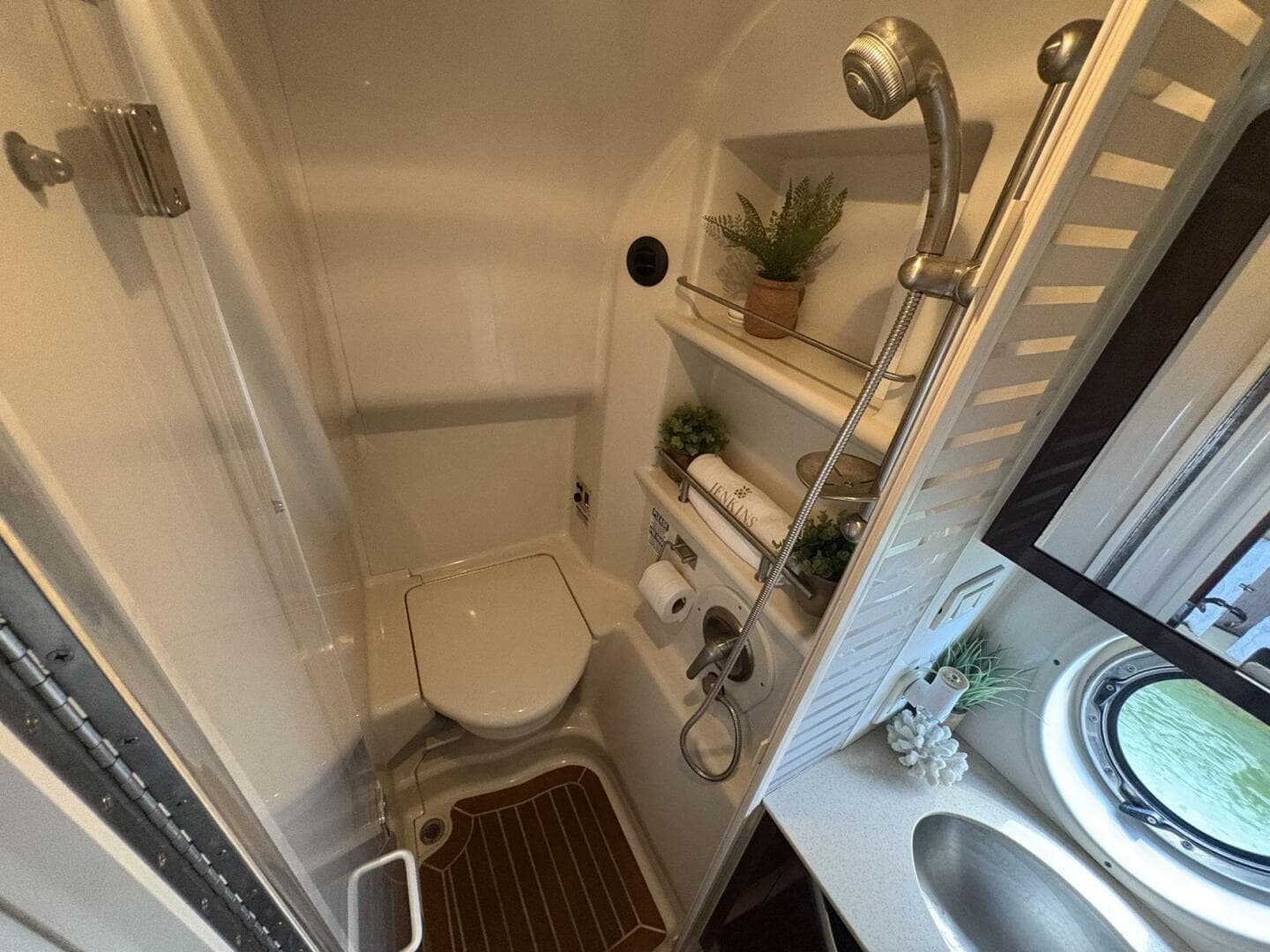 2009 Sea Ray 350 Sundancer — photo 35