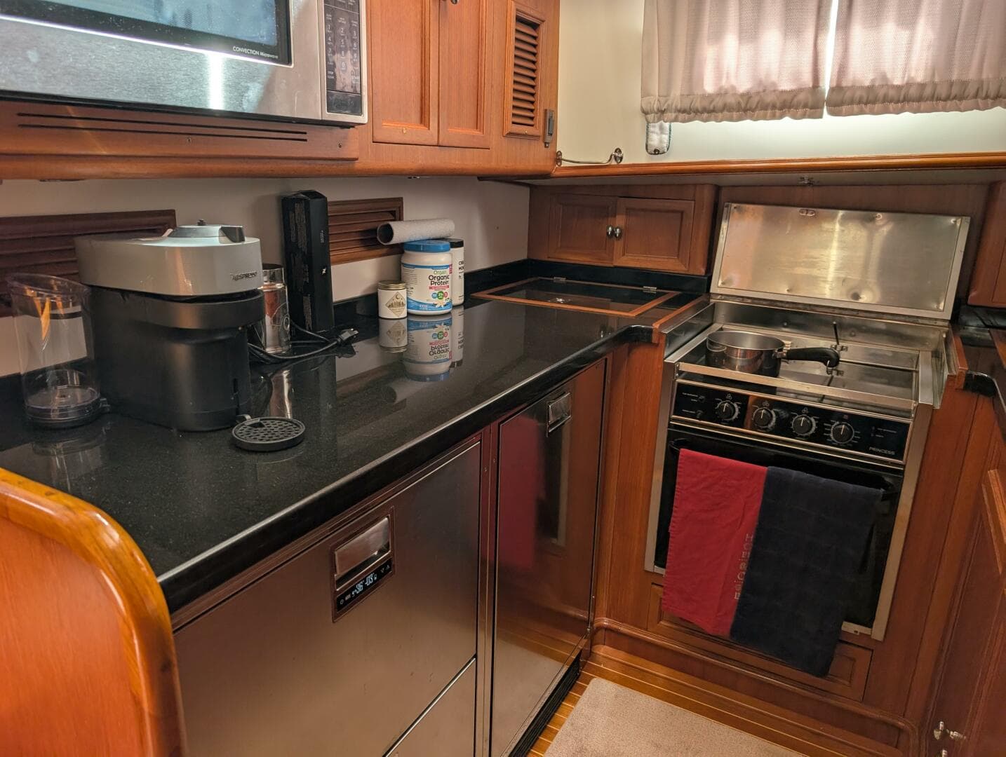 2006 Grand Banks — photo 31