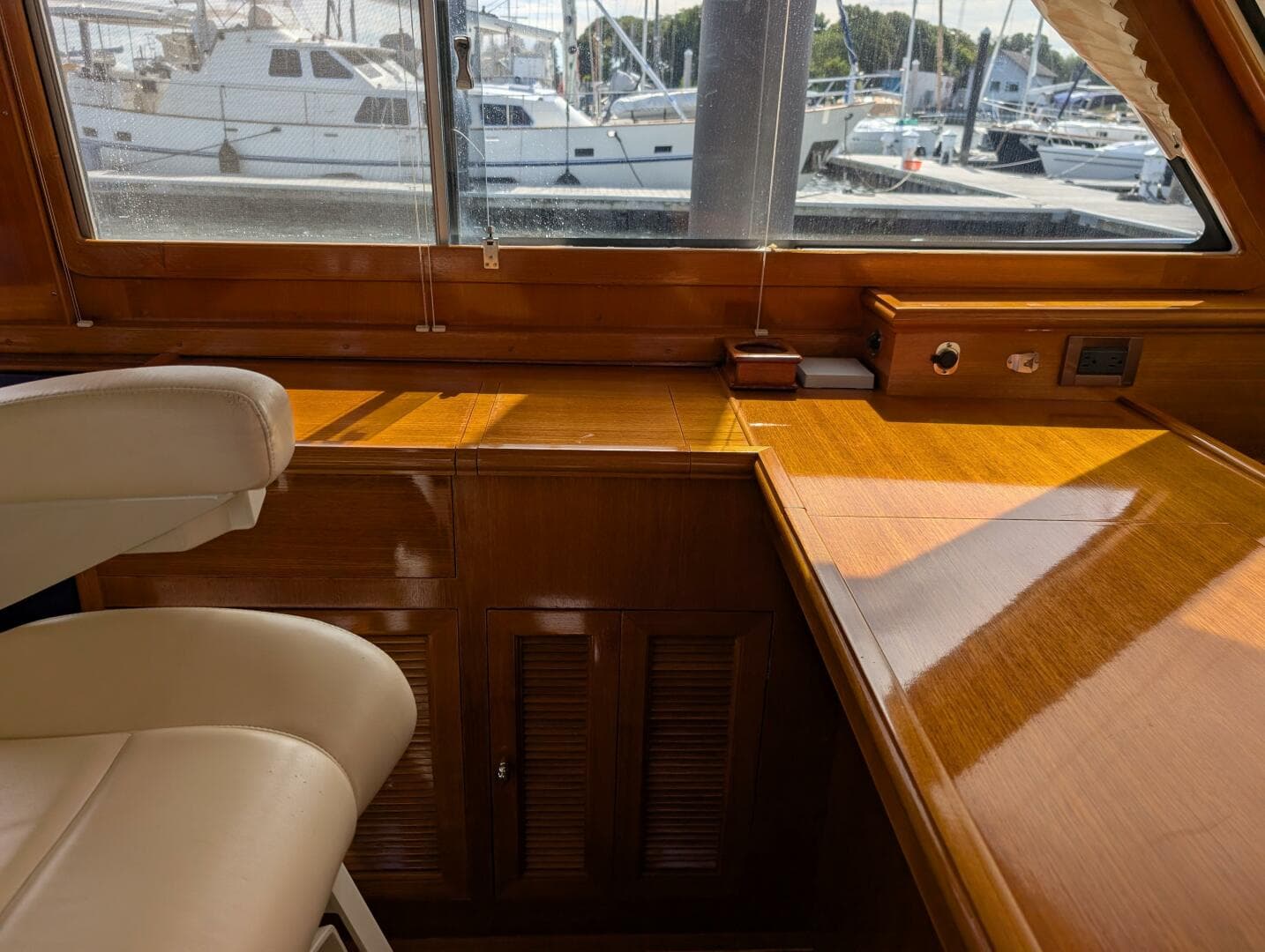 2006 Grand Banks — photo 22