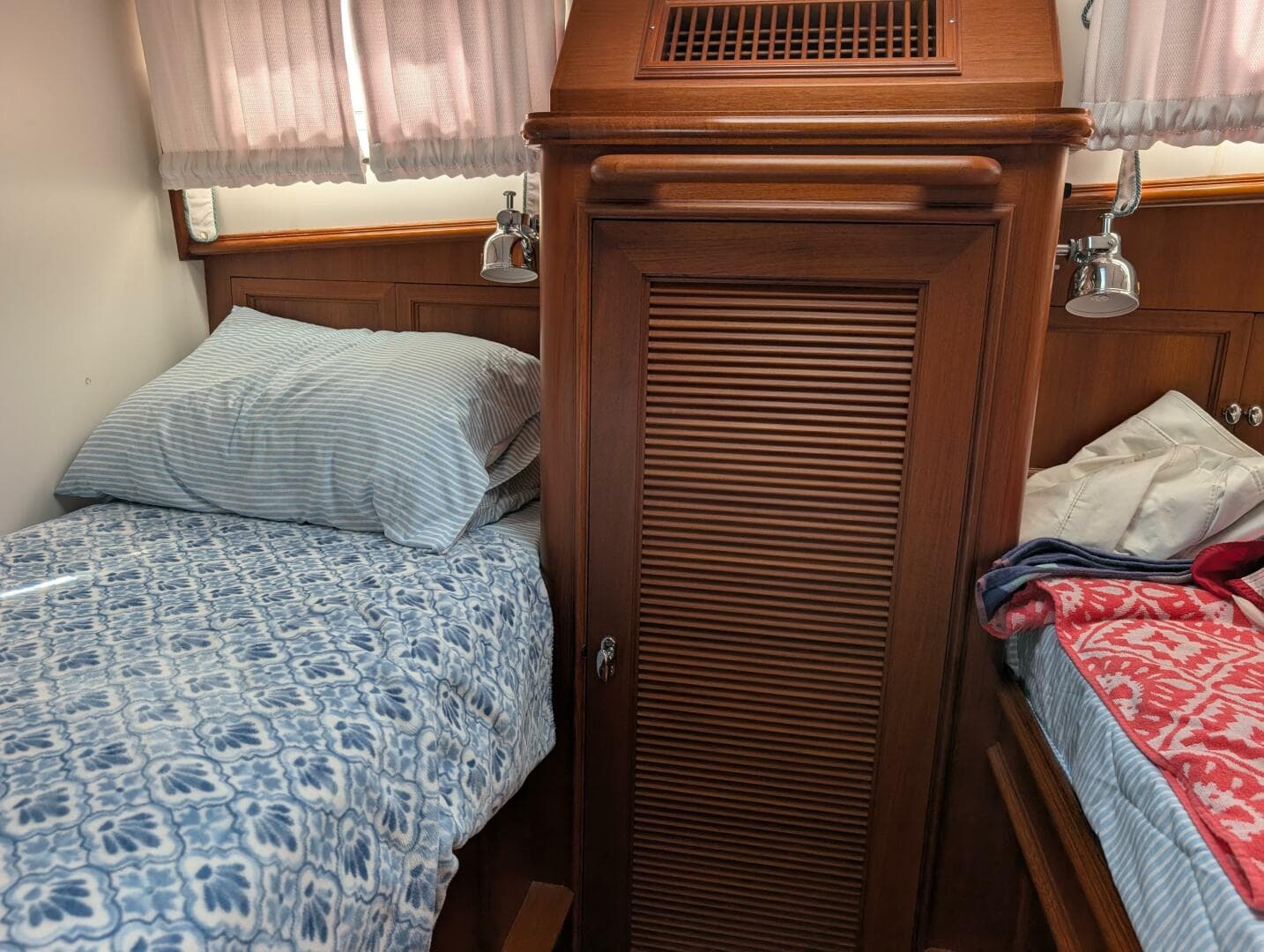 2006 Grand Banks — photo 45