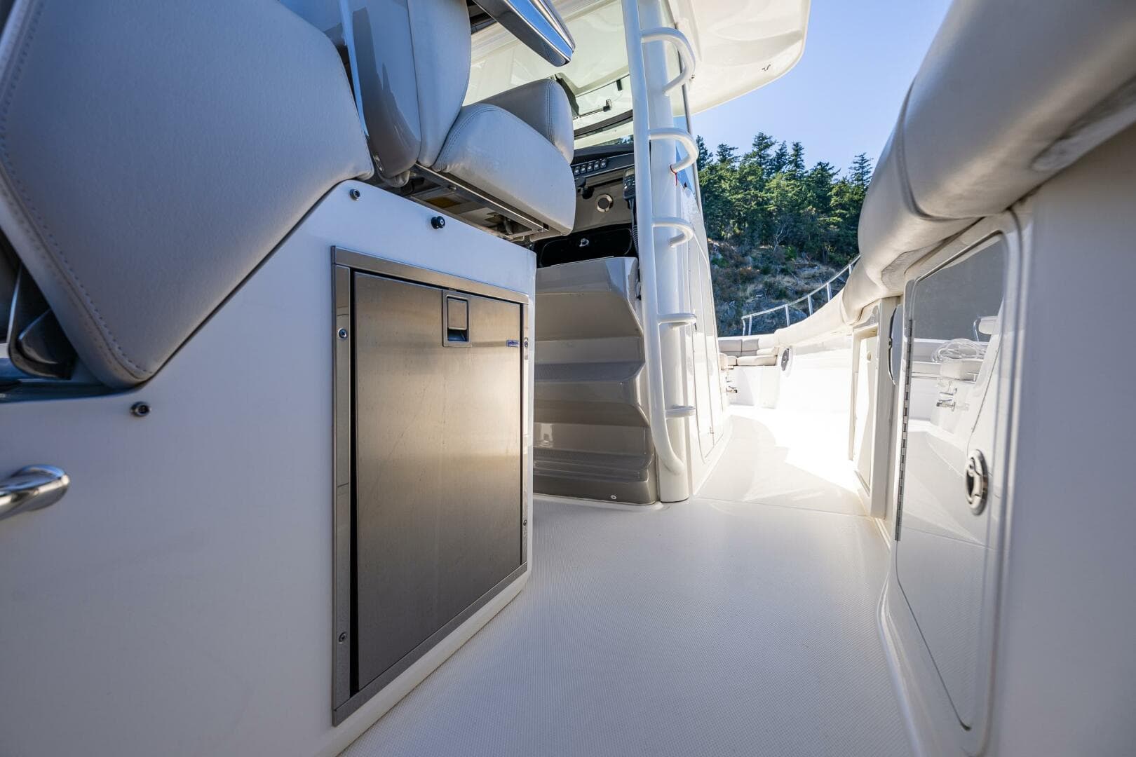 2017 Boston Whaler 330 Outrage — photo 30