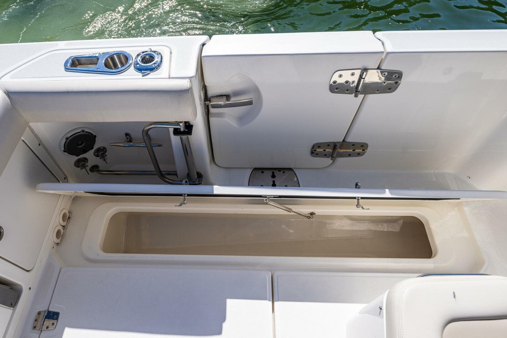 2017 Boston Whaler 330 Outrage — photo 28
