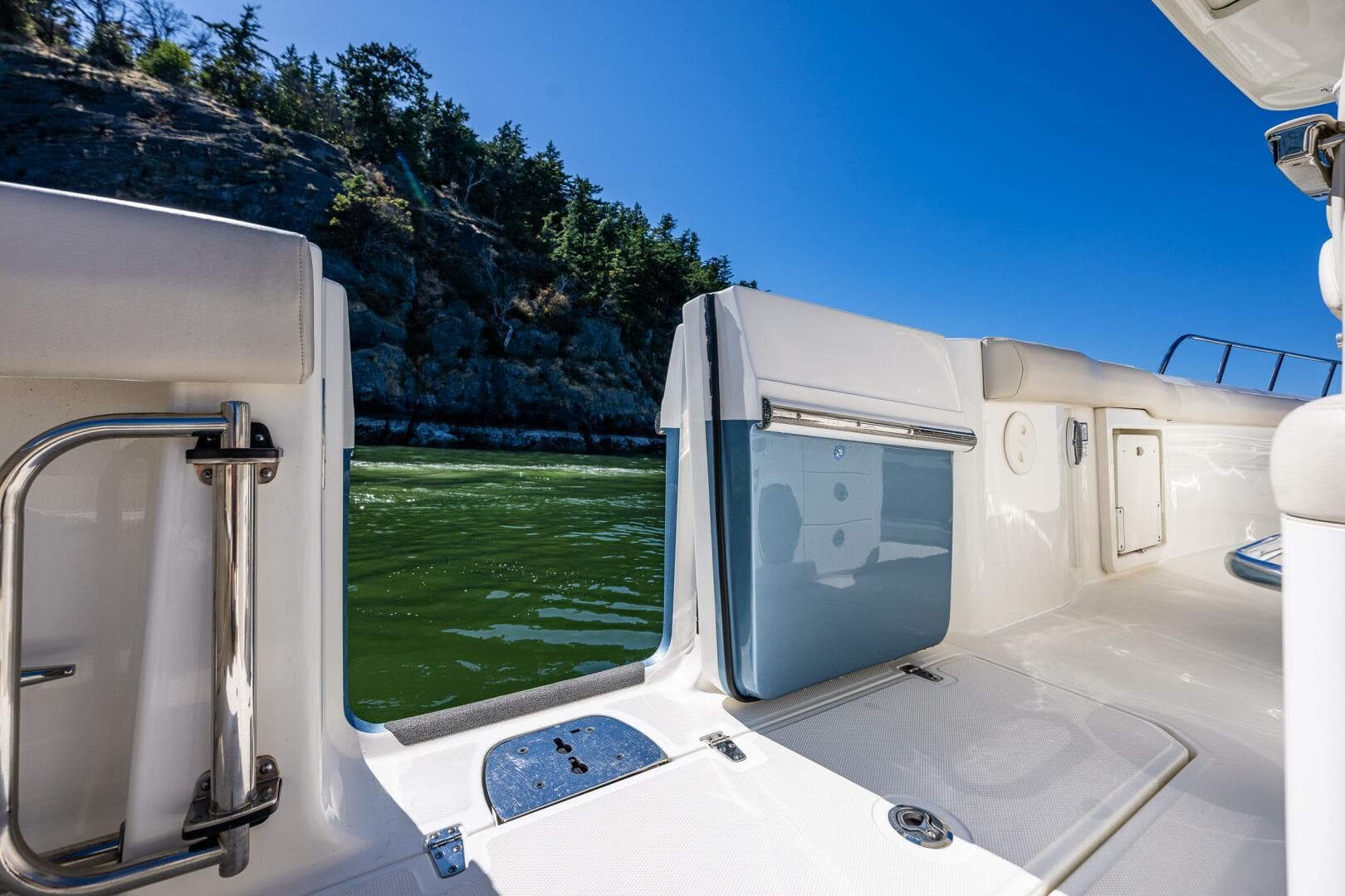 2017 Boston Whaler 330 Outrage — photo 25