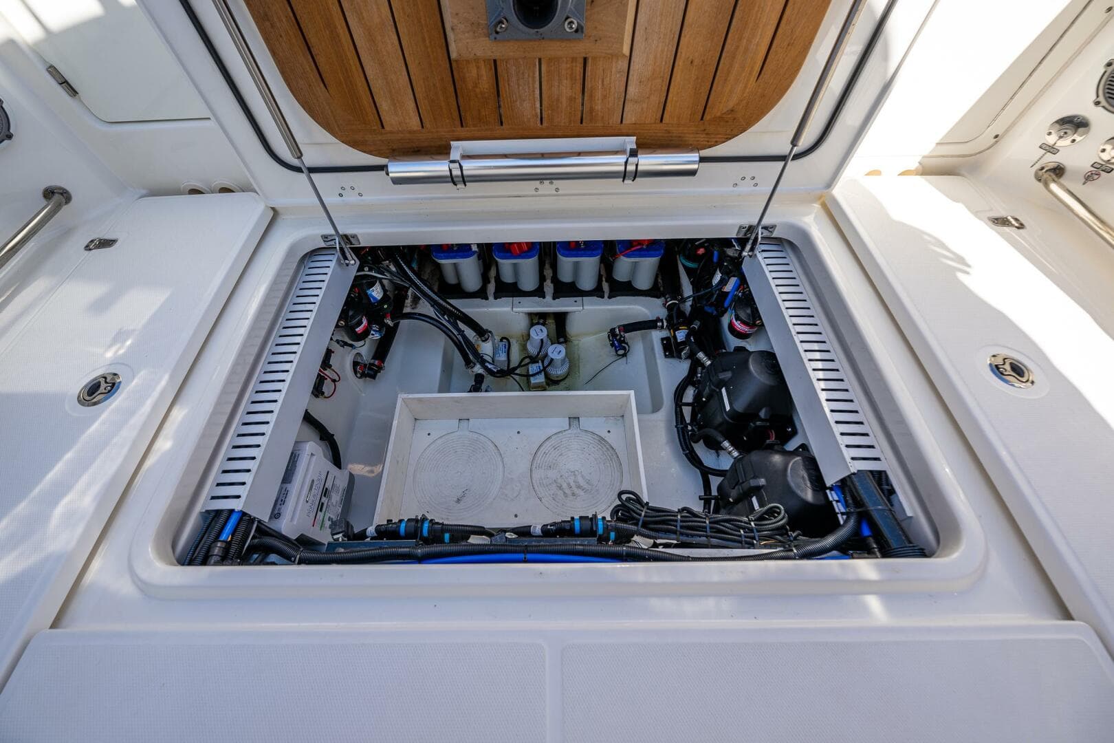 2017 Boston Whaler 330 Outrage — photo 31