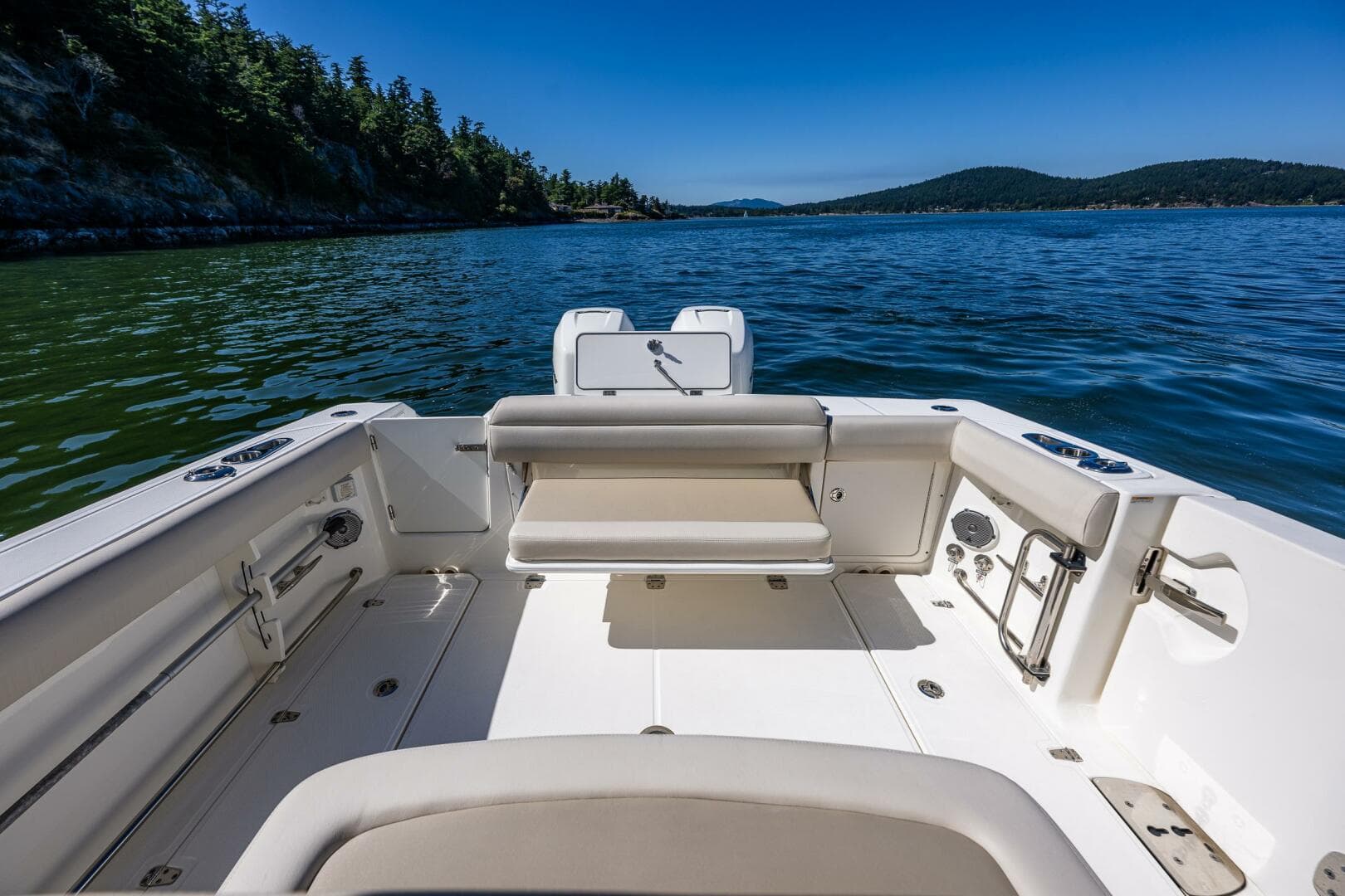 2017 Boston Whaler 330 Outrage — photo 27