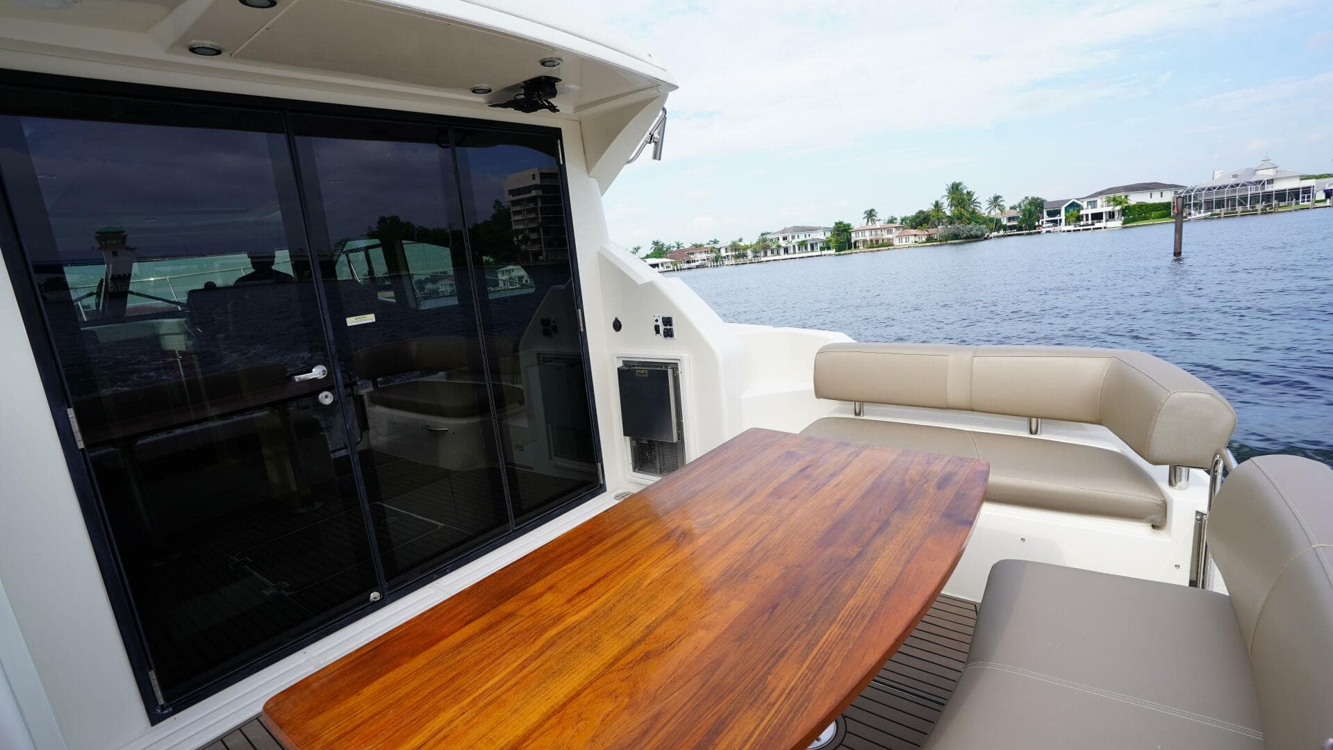 2015 Carver C-43 Coupe — photo 5