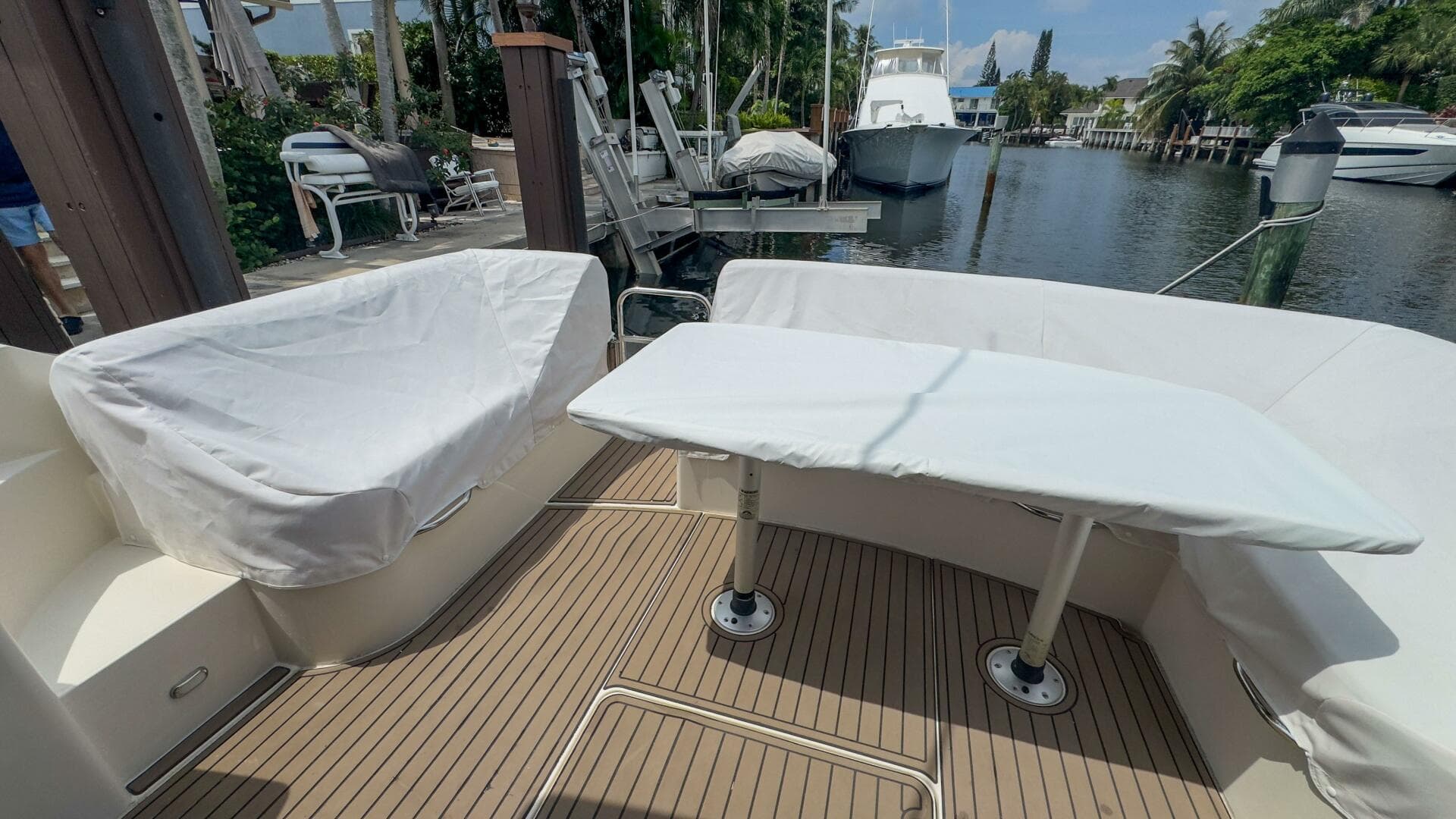 2015 Carver C-43 Coupe — photo 13