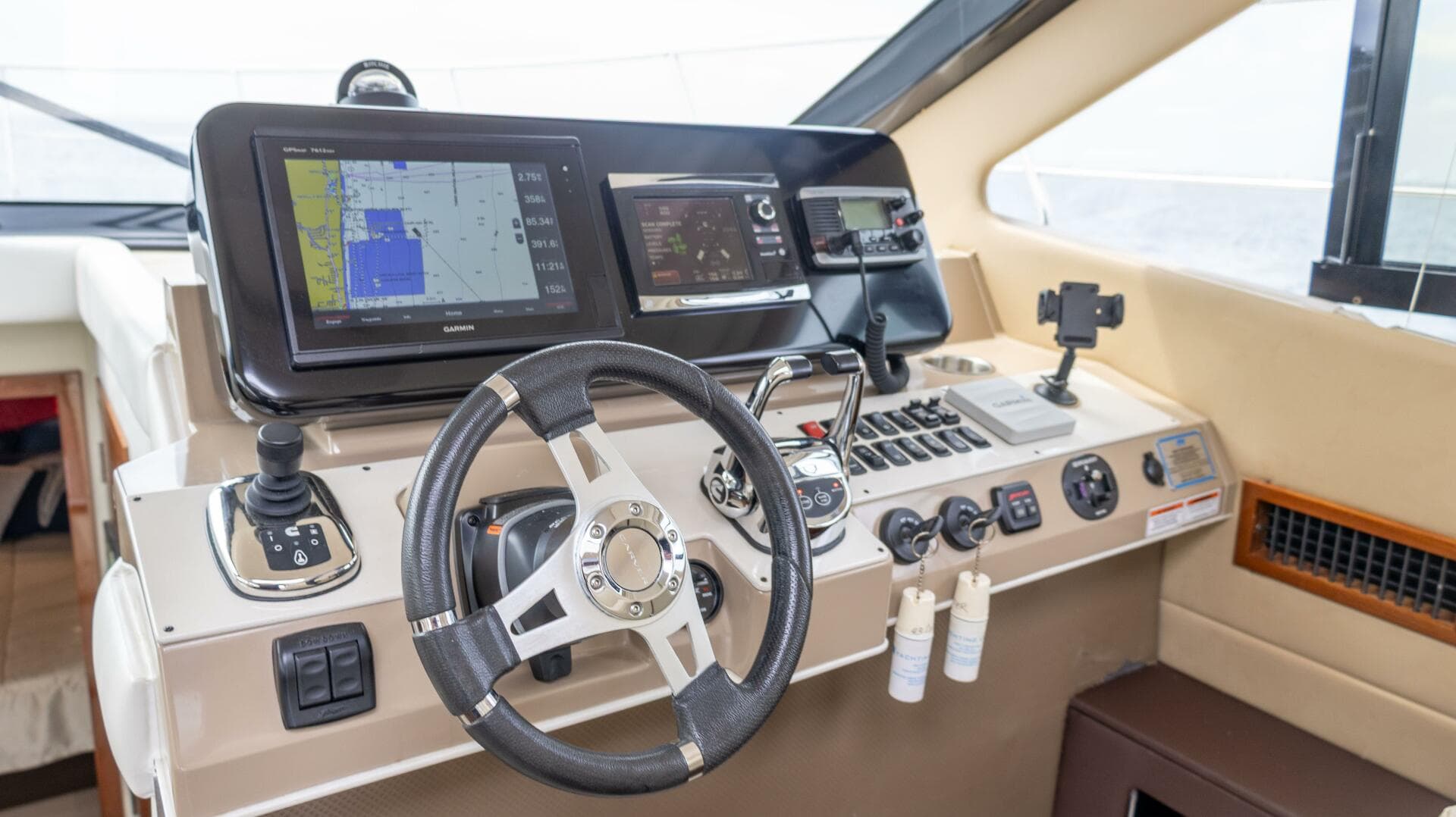 2015 Carver C-43 Coupe — photo 22