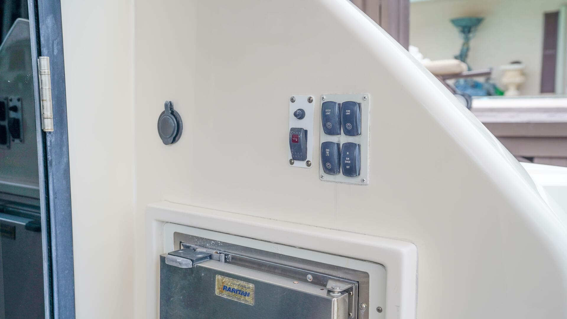 2015 Carver C-43 Coupe — photo 12