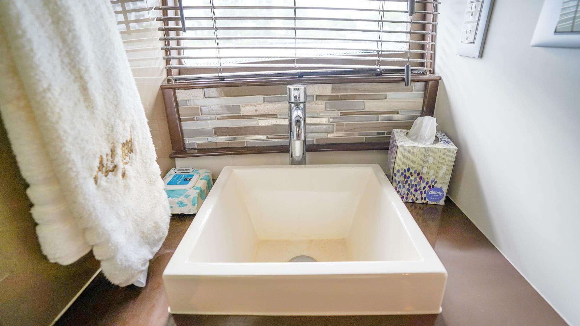 2015 Carver C-43 Coupe — photo 26