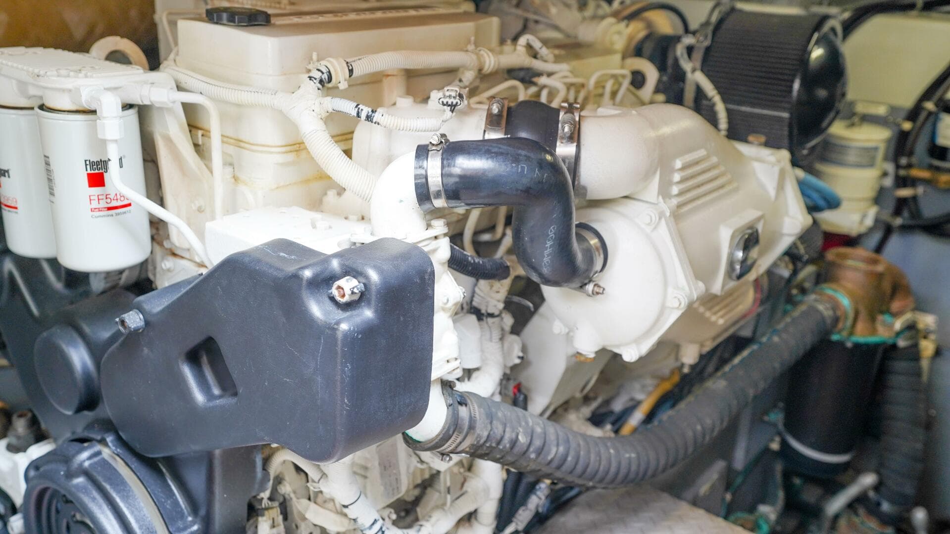 2015 Carver C-43 Coupe — photo 18