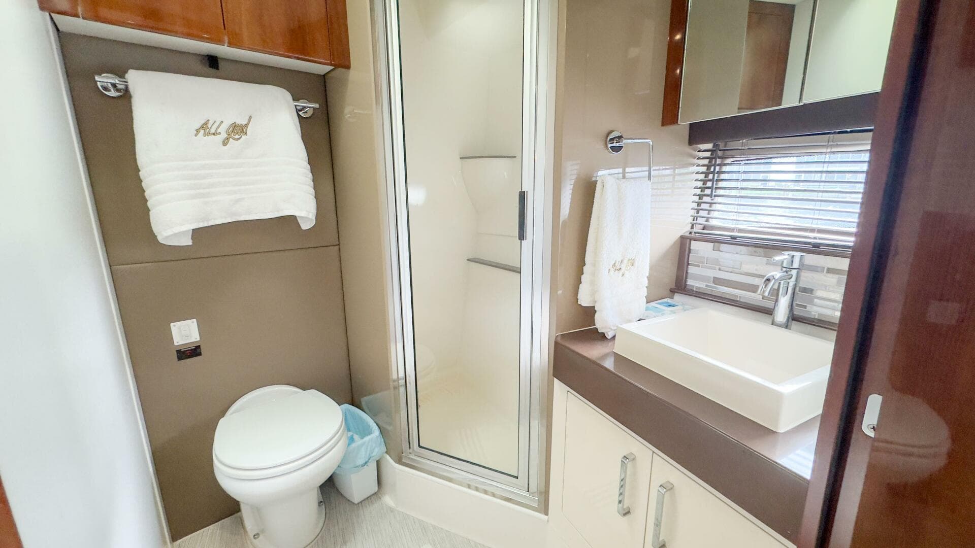 2015 Carver C-43 Coupe — photo 39