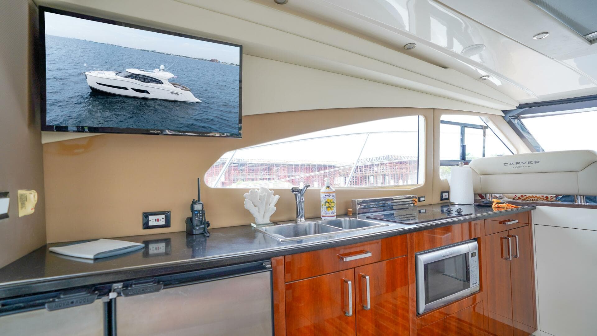 2015 Carver C-43 Coupe — photo 37