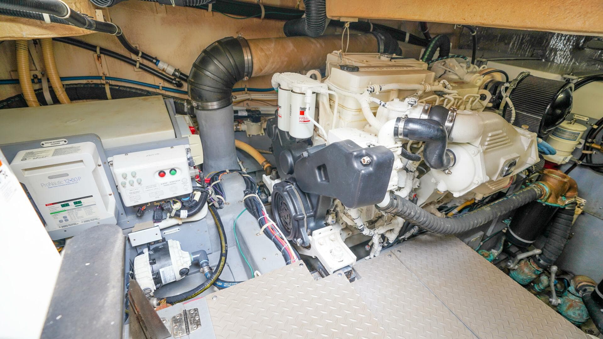 2015 Carver C-43 Coupe — photo 19