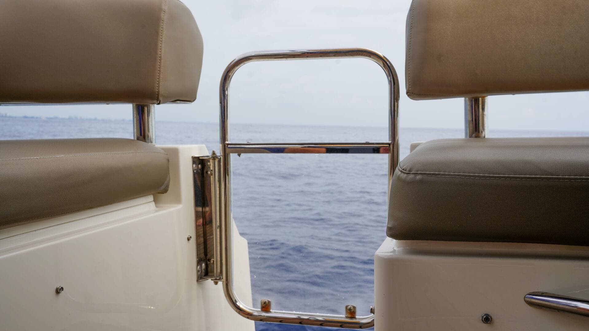 2015 Carver C-43 Coupe — photo 11