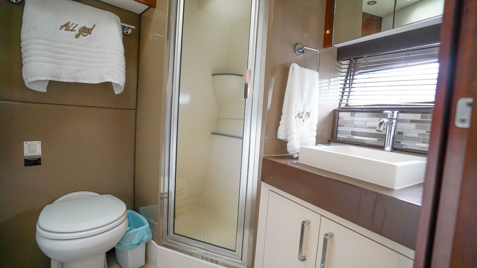 2015 Carver C-43 Coupe — photo 25