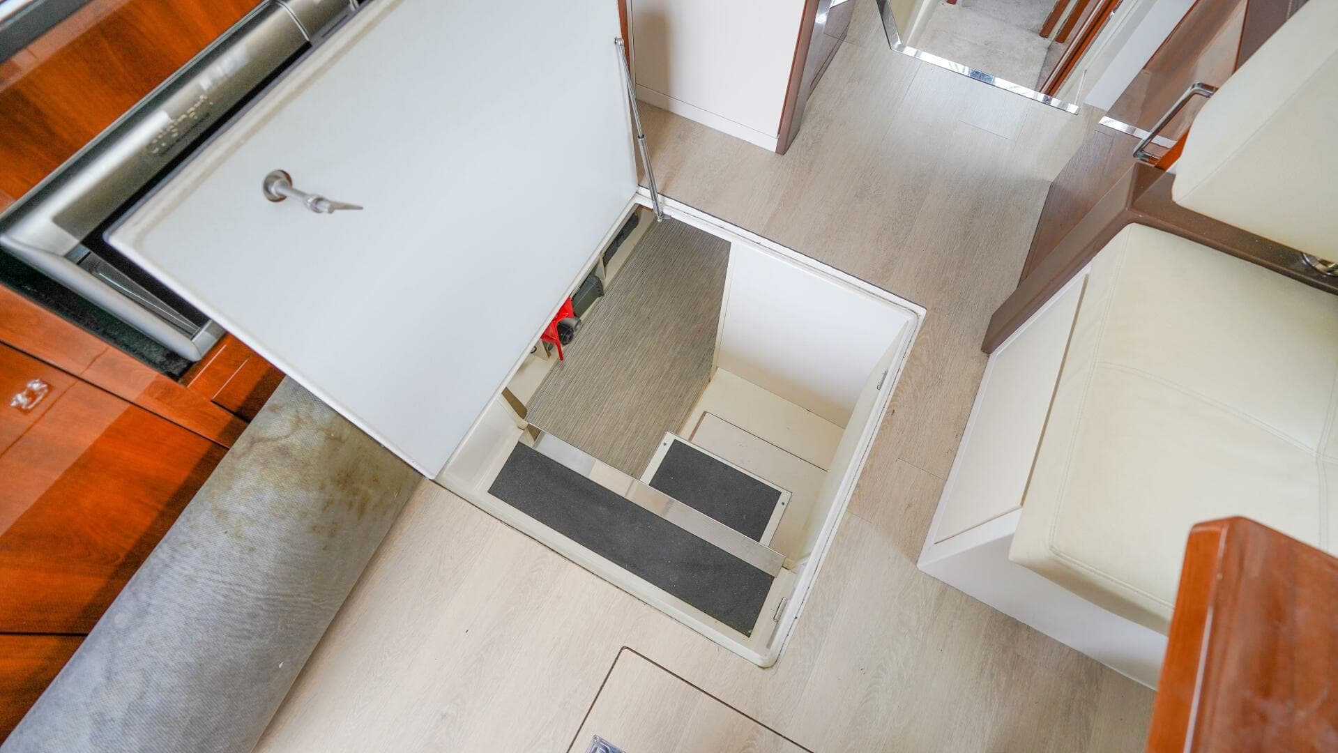 2015 Carver C-43 Coupe — photo 38