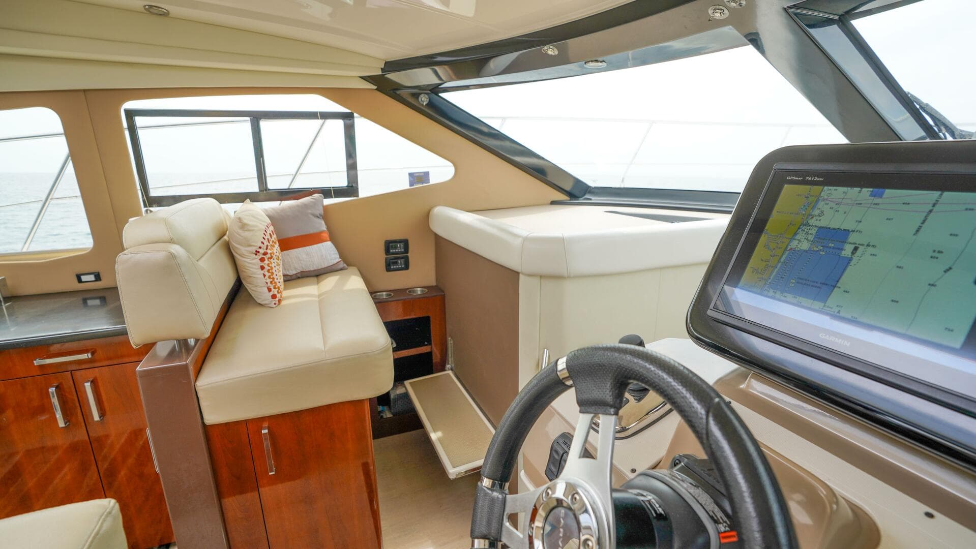 2015 Carver C-43 Coupe — photo 34