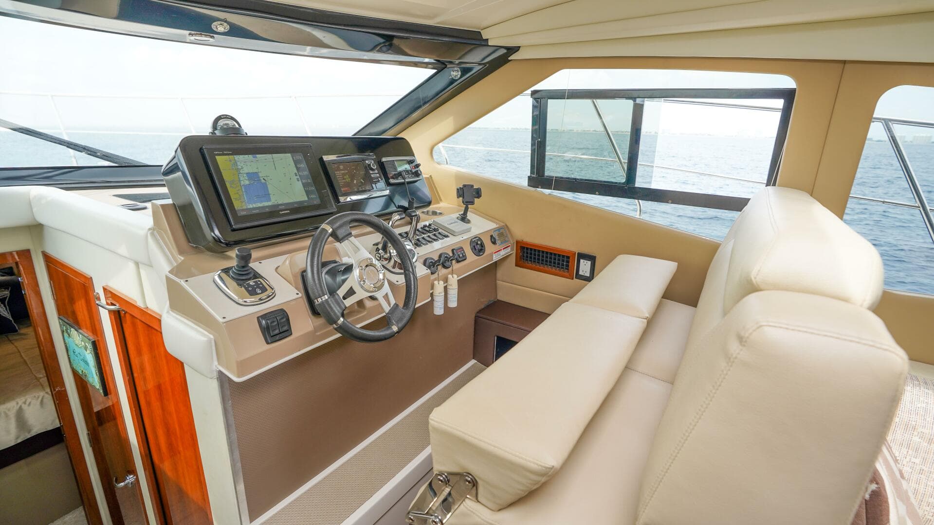 2015 Carver C-43 Coupe — photo 33