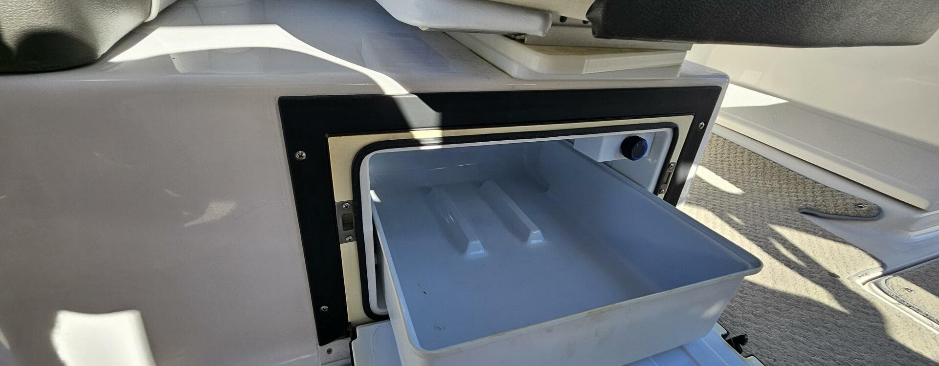 2010 Regal 2700 — photo 14